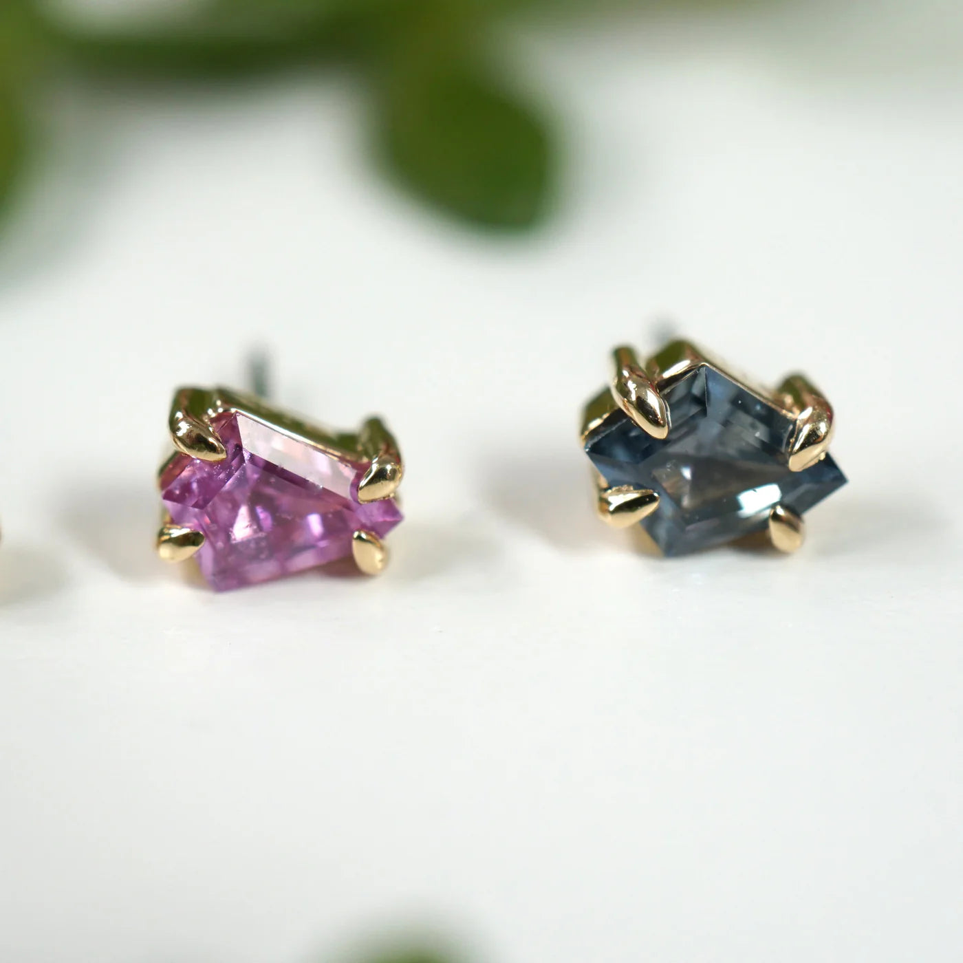 Claw Set Solitaire Faceted Sapphire Freeform One-Of-A-Kind - Modern Mood