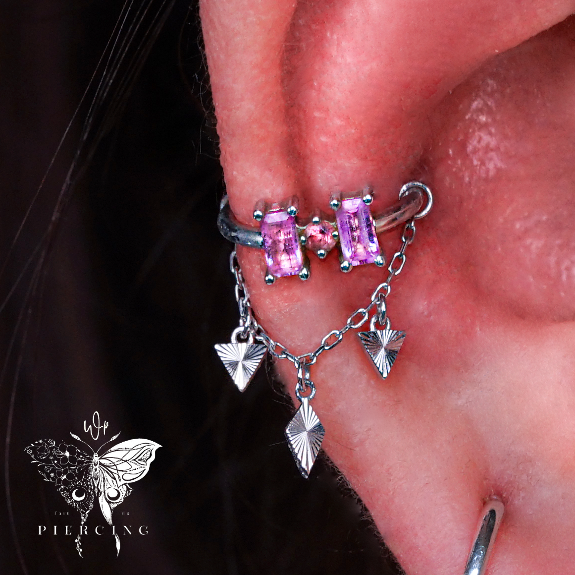 Dripping Ray Kite and Triangle Chain - Modern Mood